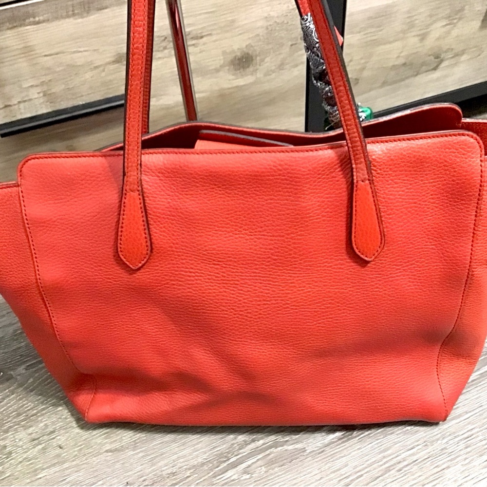 Gucci Leather Swing Tote Red - Picture 2 of 12